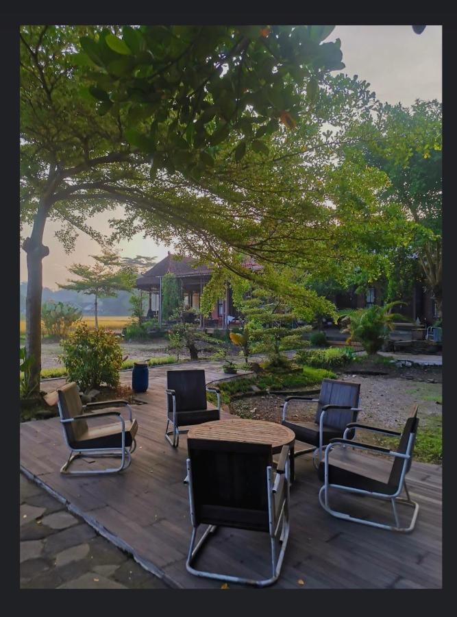Lotus 2 Guest House Магеланг Экстерьер фото
