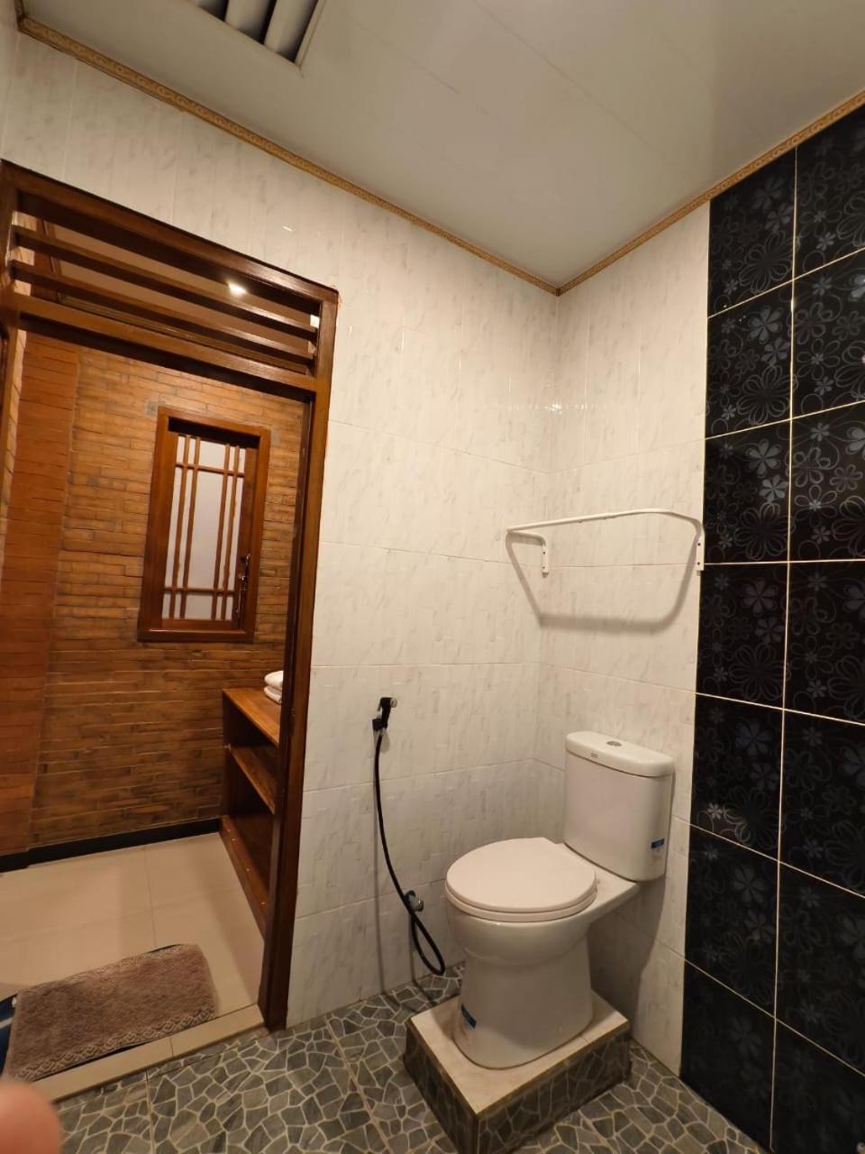 Lotus 2 Guest House Магеланг Экстерьер фото