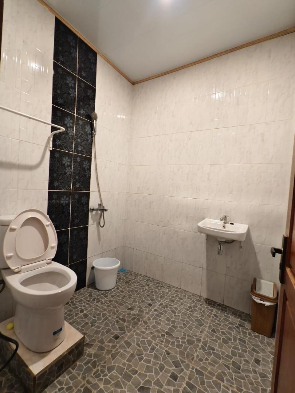 Lotus 2 Guest House Магеланг Экстерьер фото
